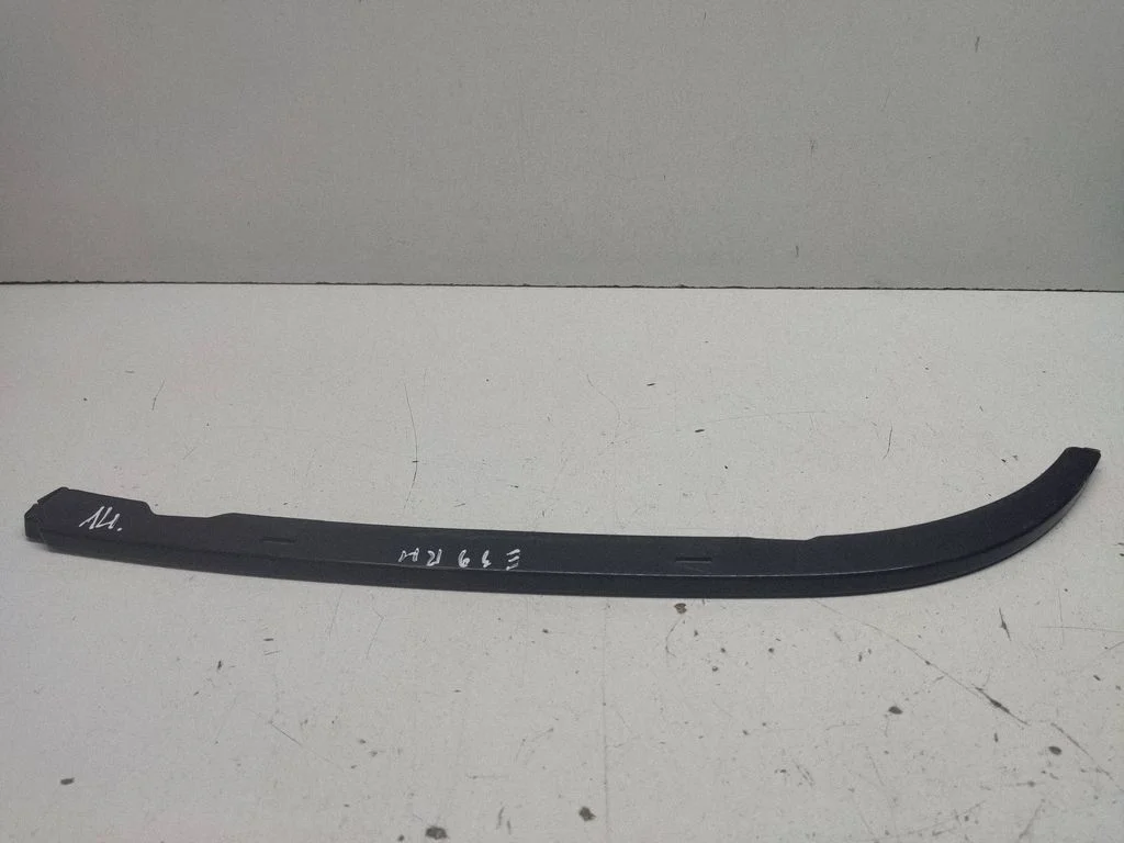 Under headlight/headlamp trim – BMW 5 Series E39 (1996-2003)