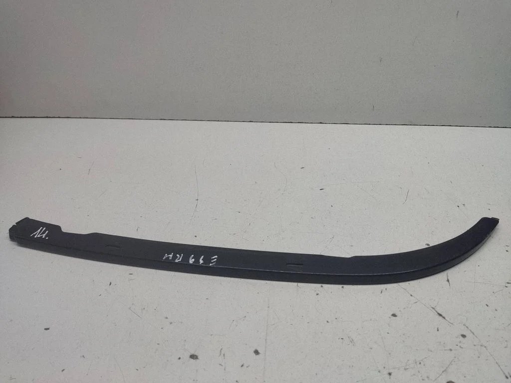 Under headlight/headlamp trim – BMW 5 Series E39 (1996-2003)