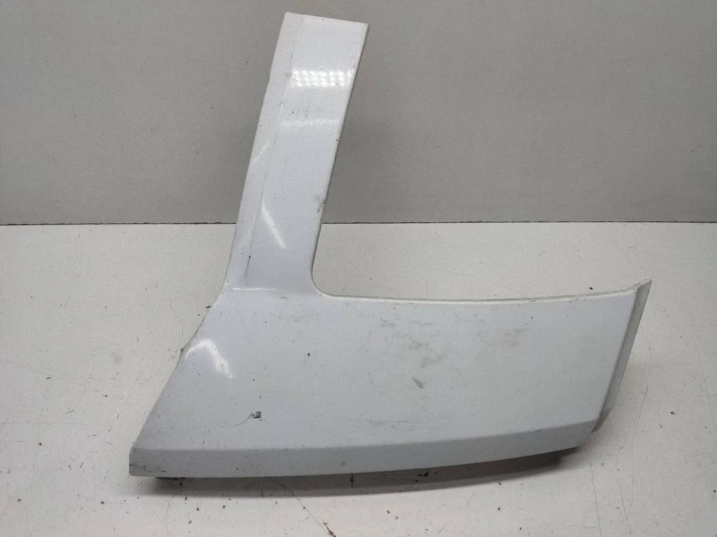 Under headlight/headlamp trim – Volkswagen Crafter (2006-2016)