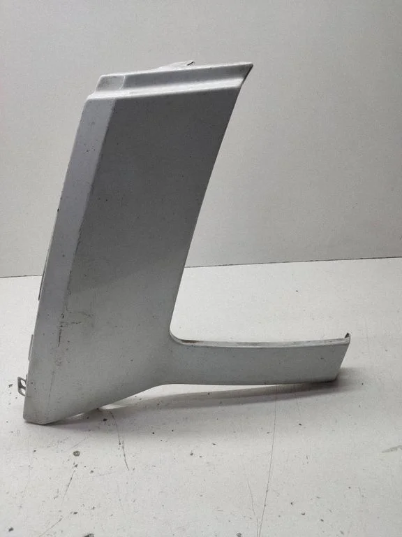 Under headlight/headlamp trim – Volkswagen Crafter (2006-2016)