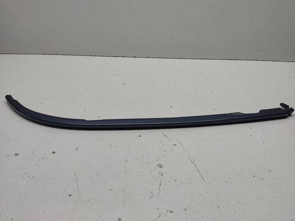 Under headlight/headlamp trim – BMW 5 Series E39 (1996-2003)