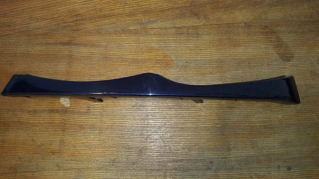 Under headlight/headlamp trim – BMW 3 Series E46 (1998-2005)