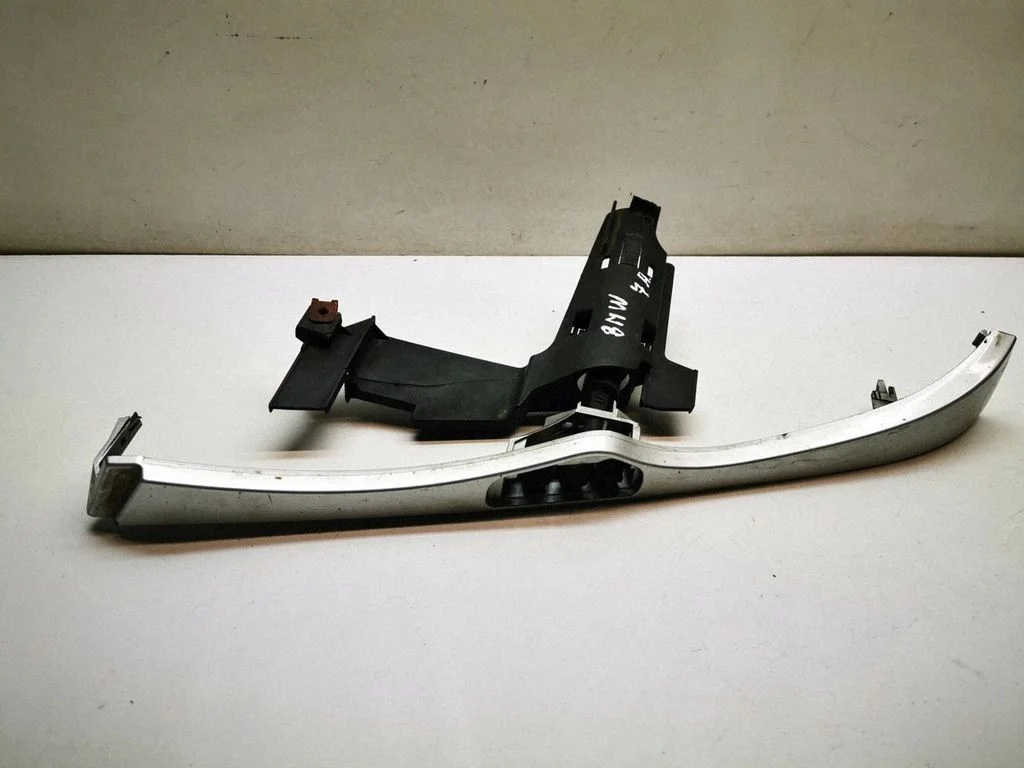 Under headlight/headlamp trim – BMW 3 Series E46 (1998-2005)