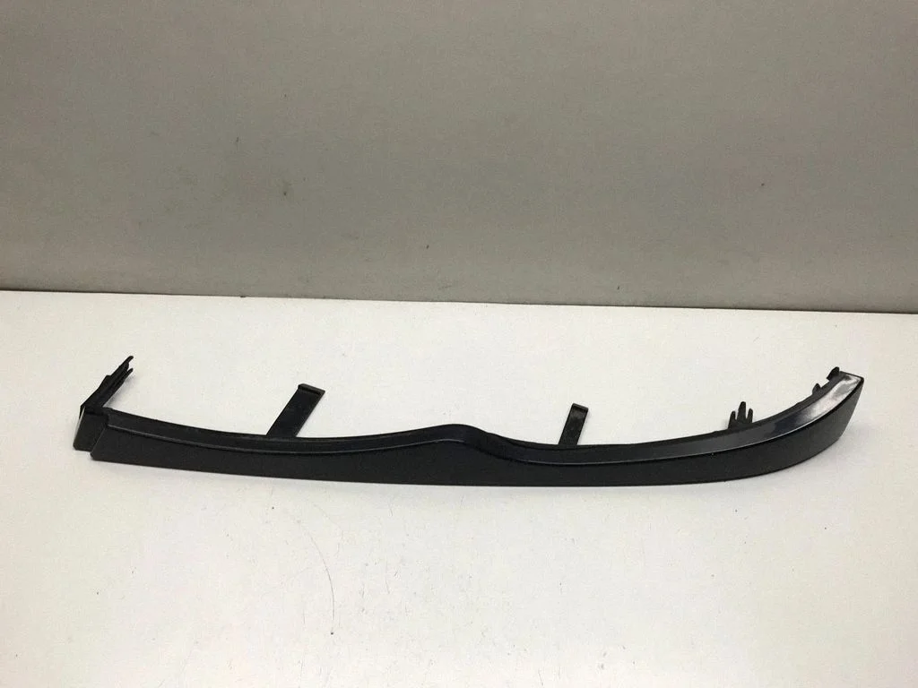 Under headlight/headlamp trim – BMW 3 Series E46 (1998-2005)