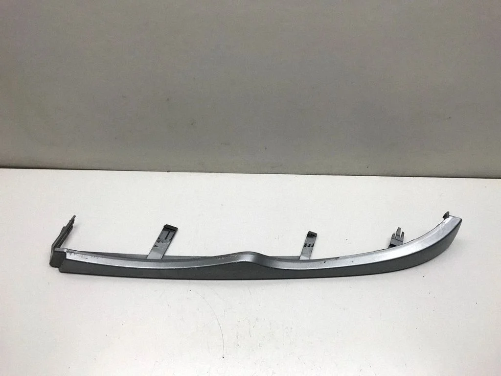 Under headlight/headlamp trim – BMW 3 Series E46 (1998-2005)