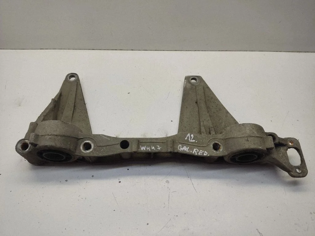 Rear differential/diff mount bracket – Mercedes-Benz Vito Viano W447 (2014-)