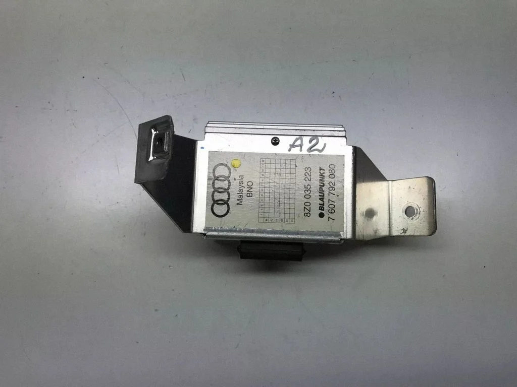 Sound amplifier 8Z0035223