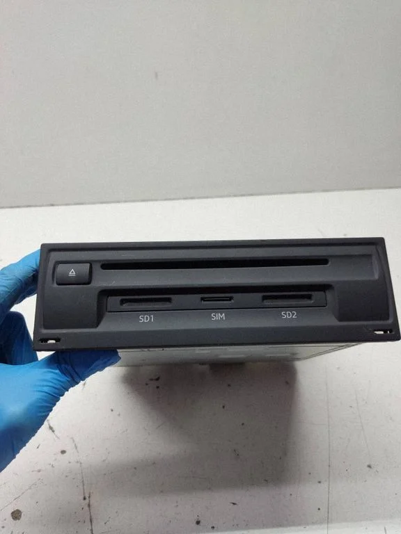 Radio/CD/DVD/GPS head unit 4M1035035B