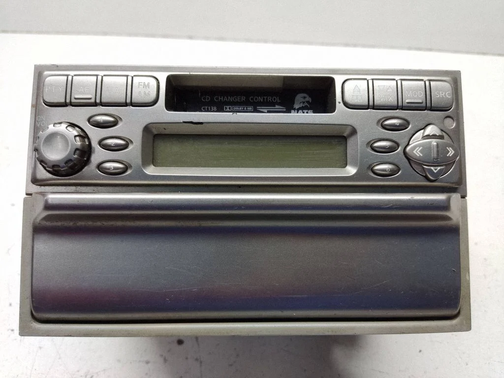 Radio, odtwarzacz CD/DVD, nawigacja 281138H300