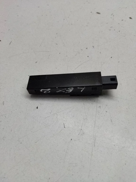 Aerial antenna amplifier – Lexus IS 220D-250-350 (2006-2013)