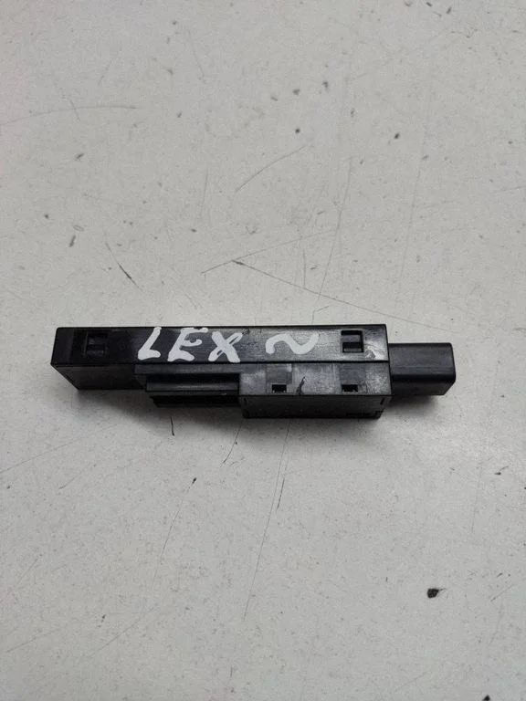 Aerial antenna amplifier – Lexus IS 220D-250-350 (2006-2013)