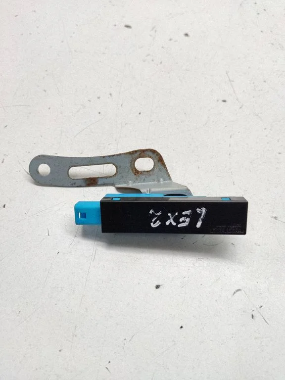 Aerial antenna amplifier – Lexus IS 220D-250-350 (2006-2013)