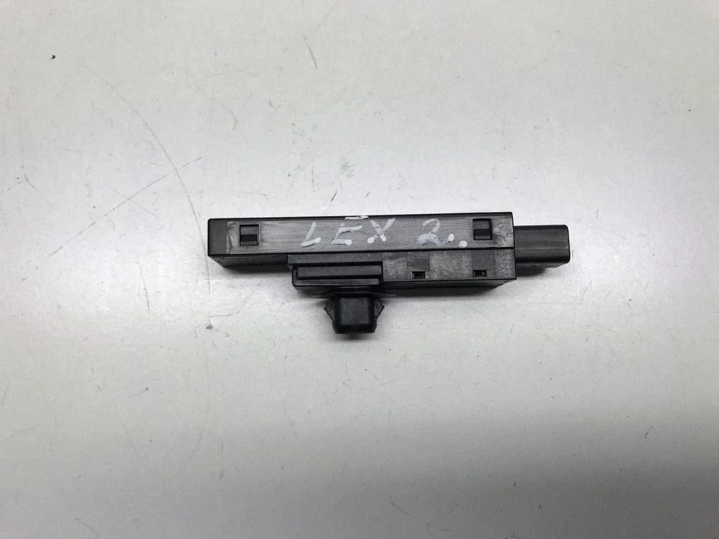 Aerial antenna amplifier – Lexus IS 220D-250-350 (2006-2013)