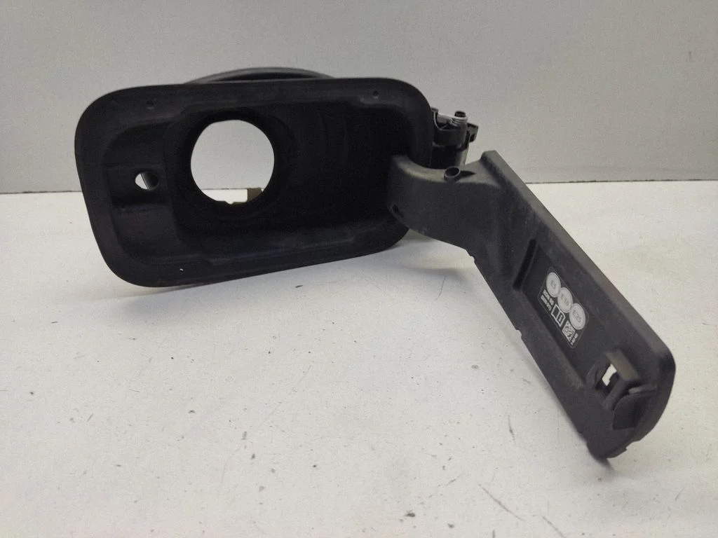 Fuel tank cap trim – BMW 3 Series G20 G21 (2019-)