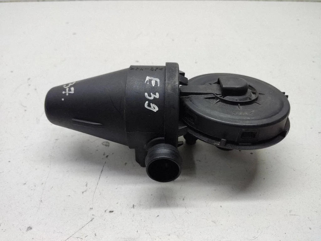 Breather/breather pipe/hose – front