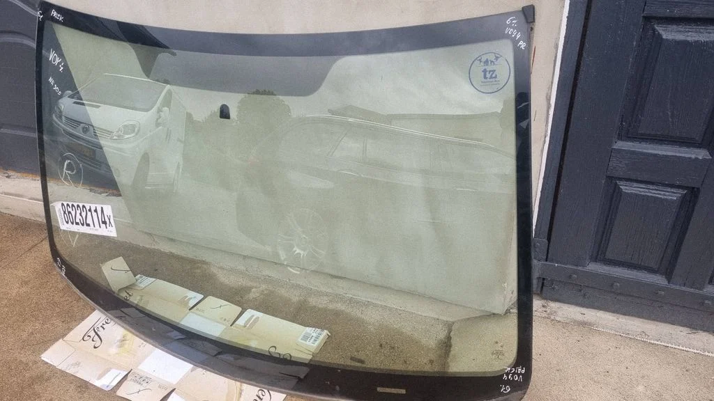 Front windscreen/windshield window – Chrysler Grand Voyager V (2007-2015)