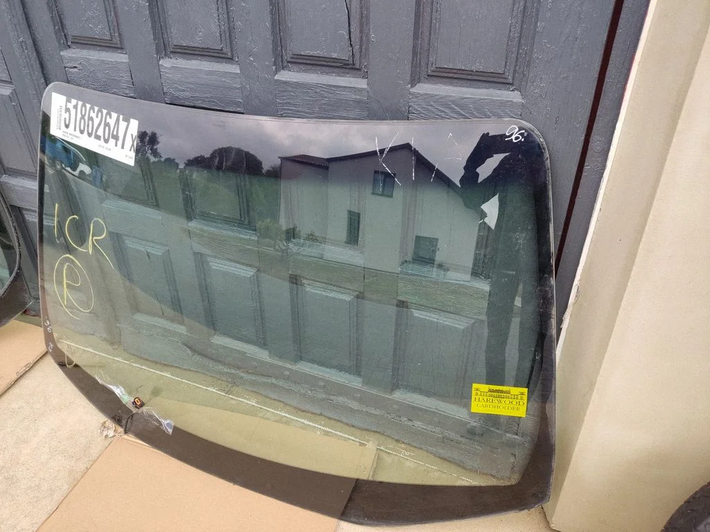 Front windscreen/windshield window – KIA Sportage (2005-2010)