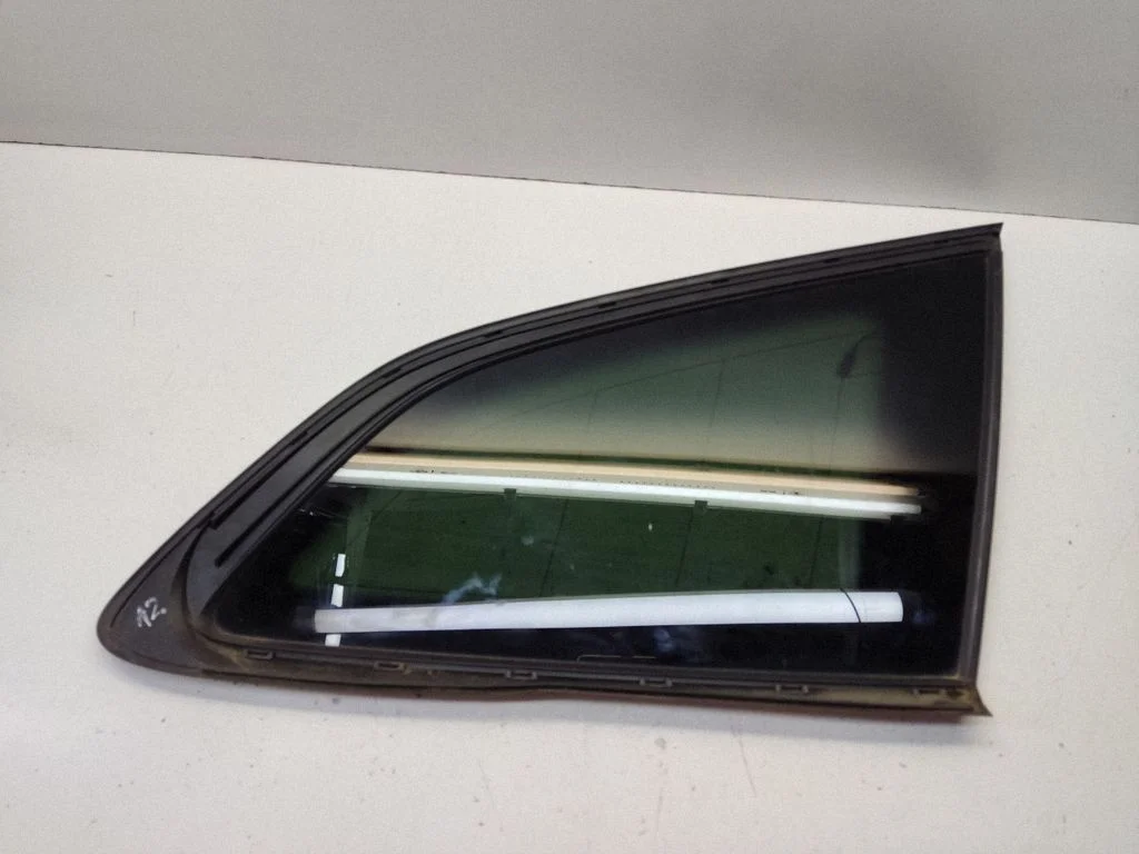Rear side window 7499518