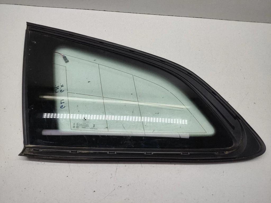 Rear side window 7499515