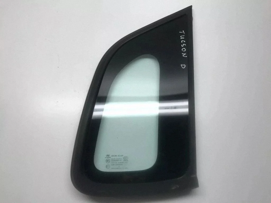 Rear side window 878202E000
