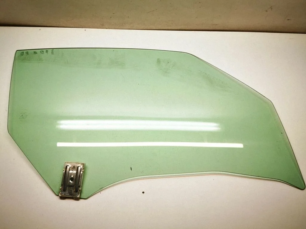 Front door window/glass (coupe) – Nissan 370Z (2009-2020)