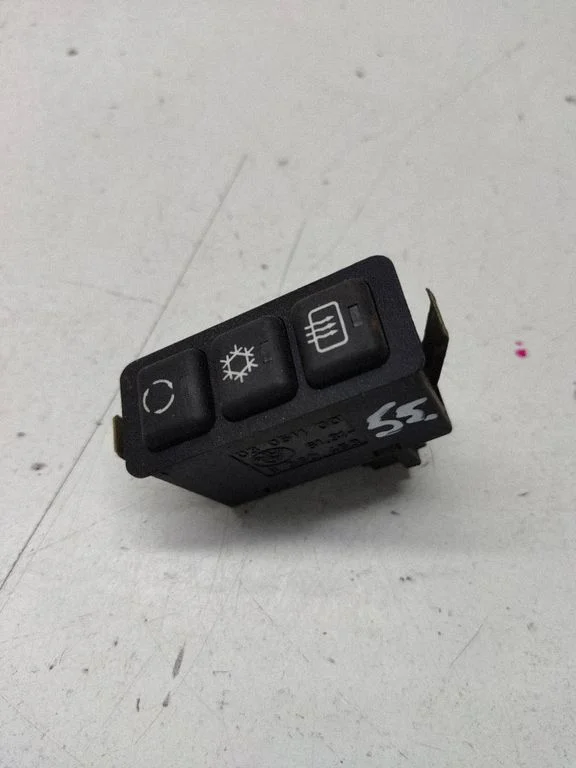 Windscreen/window heater switch 8360453