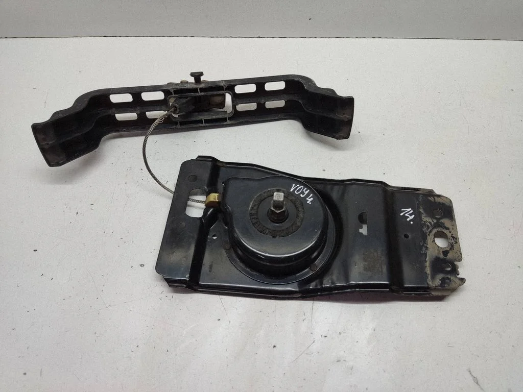 Spare wheel mounting bracket – Chrysler Grand Voyager V (2007-2015)
