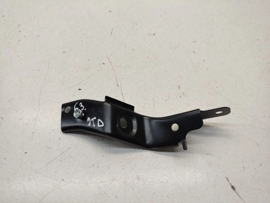 Hoidik (klamber) – Mitsubishi Outlander (2013-2021)