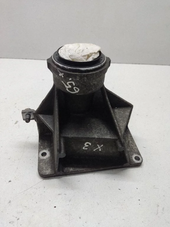 Driveshaft support bearing bracket – BMW X3 E83 (2003-2010)