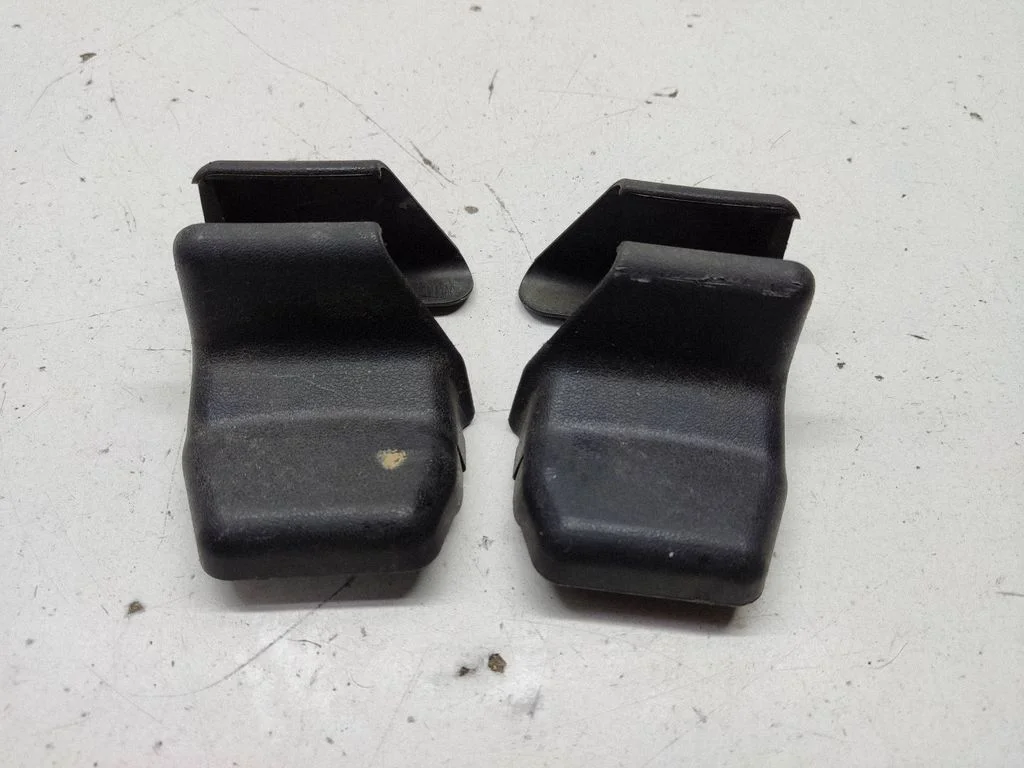 Front passenger seat rail trim 7213802040