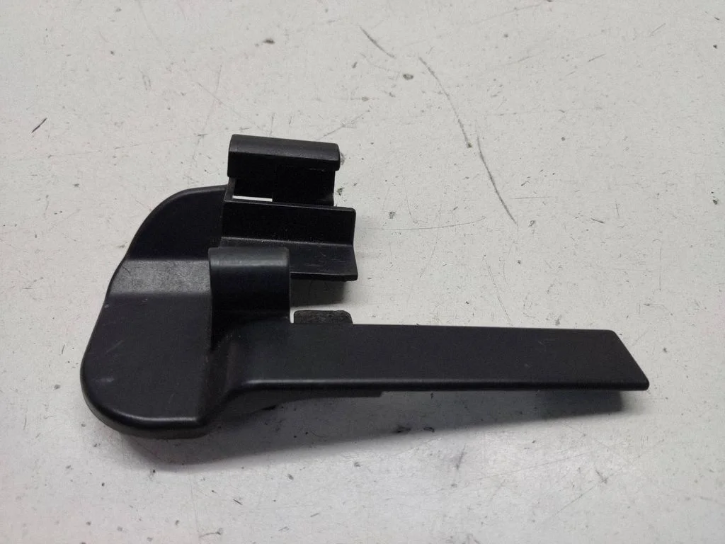 Front passenger seat rail trim 7007699