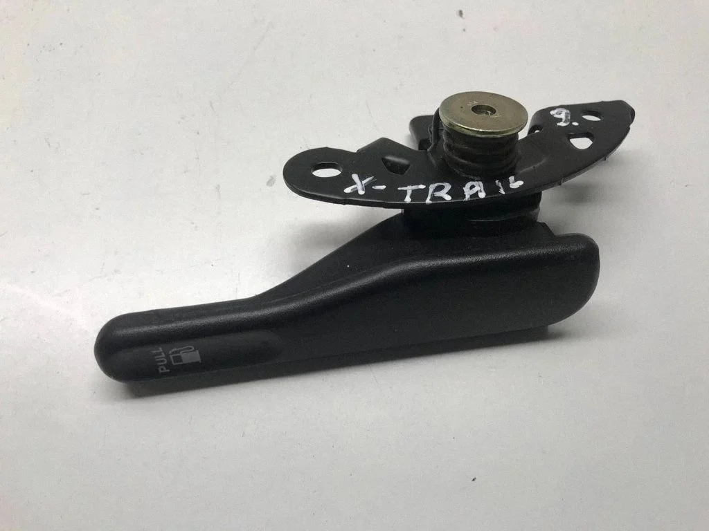 Fuel cap release pull handle – Nissan X-Trail T30 (2001-2007)