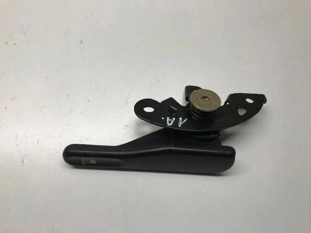Fuel cap release pull handle – Nissan X-Trail T30 (2001-2007)