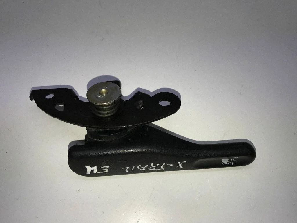 Fuel cap release pull handle – Nissan X-Trail T30 (2001-2007)