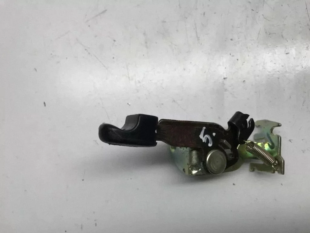 Fuel cap release pull handle – KIA Sportage (2005-2010)
