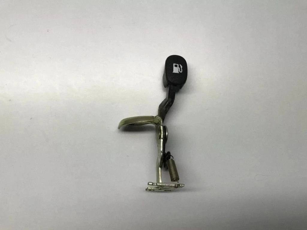 Fuel cap release pull handle – Hyundai Santa Fe (2000-2006)