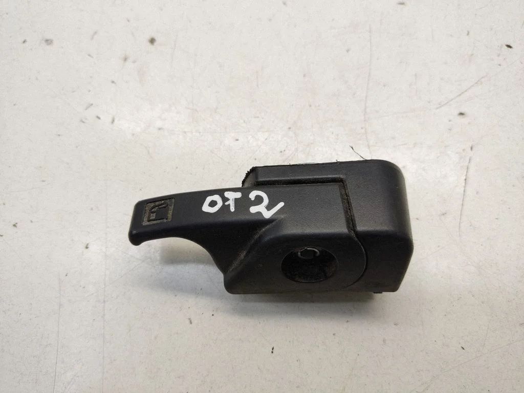 Fuel cap release pull handle – Mitsubishi Outlander (2007-2012)