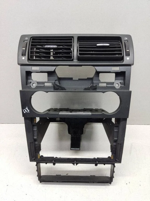 Radio/GPS head unit trim 4S7118522