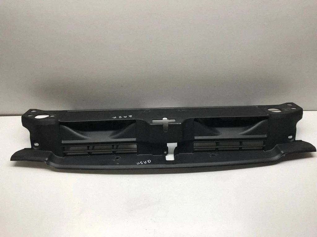 Radiator trim – Hyundai Santa Fe (2000-2006)