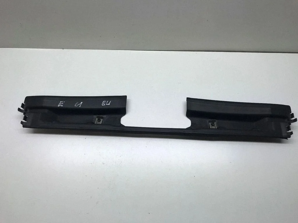 Radiator trim – BMW 5 Series E60 E61 (2004-2010)