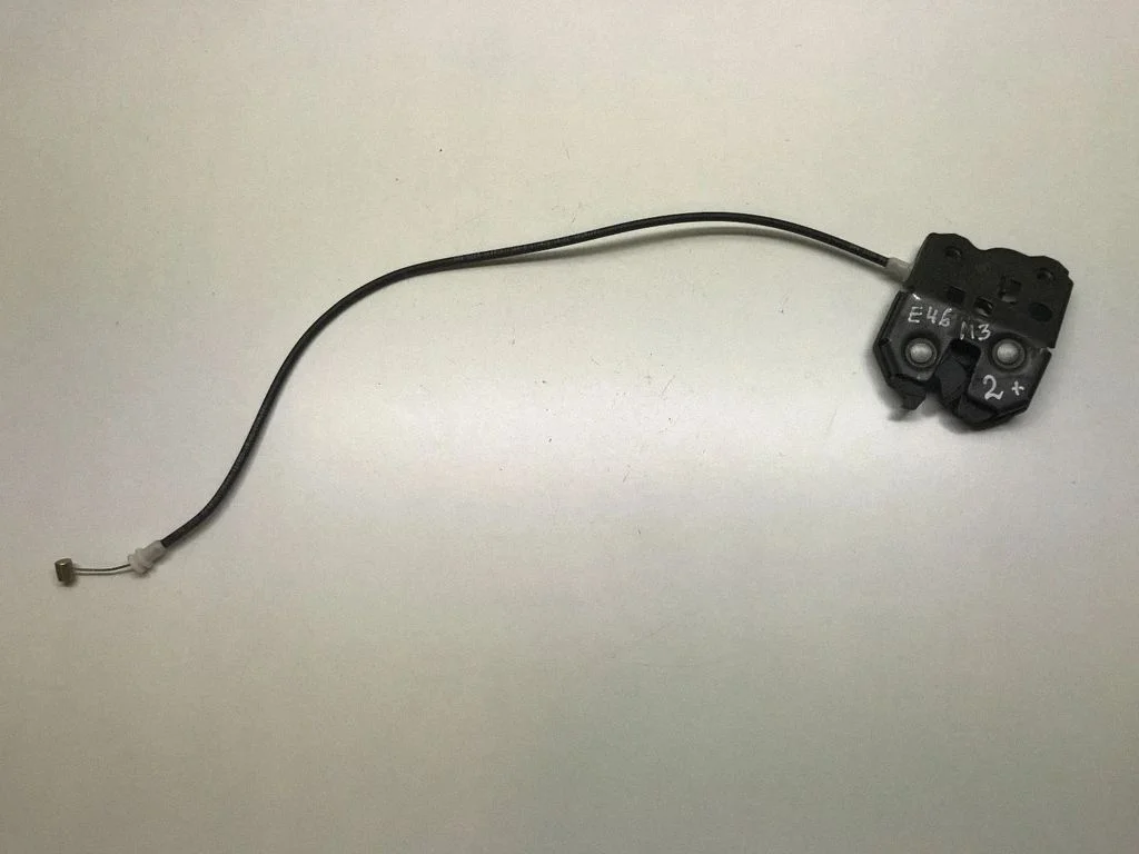 Seat back rest lock catch