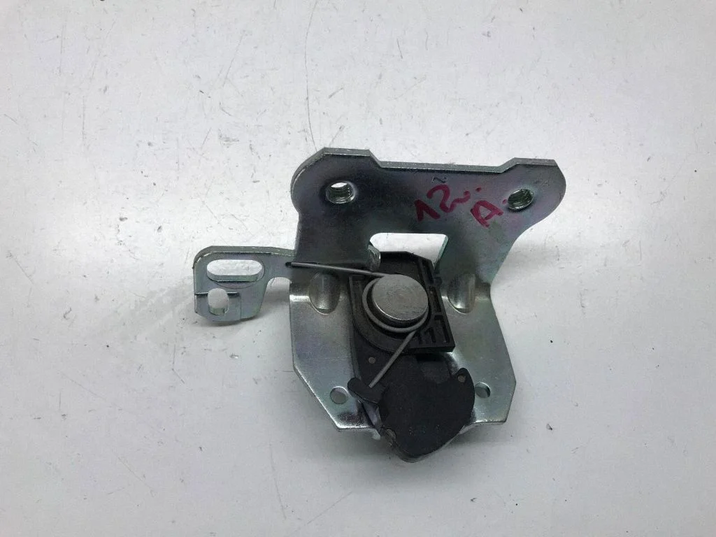 Seat back rest lock catch – Mercedes-Benz C-Class AMG W204 (2007-2014)