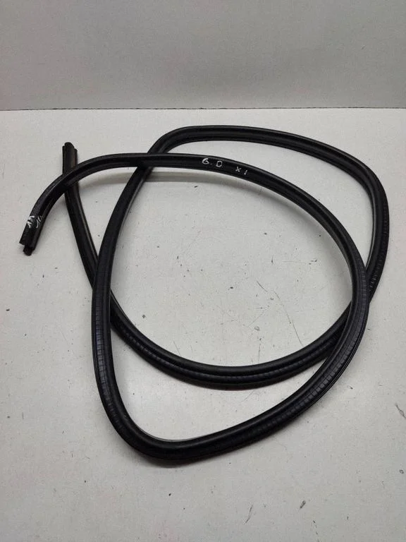 Rubber seal rear door – right
