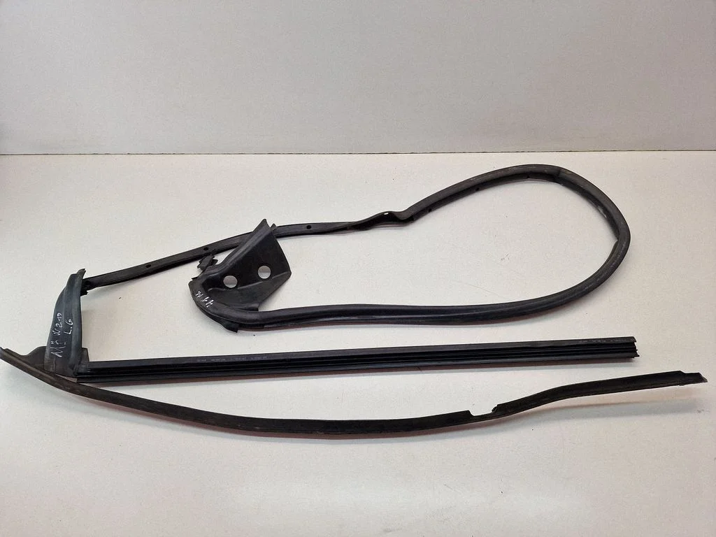 Rubber seal rear door – Mercedes-Benz CLS-Class C219 (2003-2011)