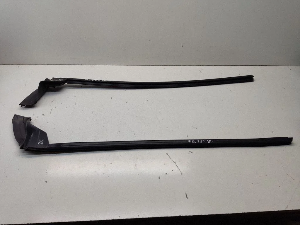 Rubber seal front coupe door window – BMW 3 Series E92 E93 (2005-2014)