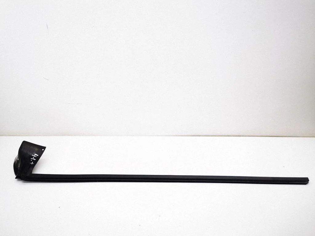 Rubber seal front coupe door window