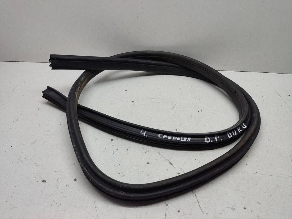Rubber seal front coupe door – BMW 1 Series E82 E88 (2007-2014)