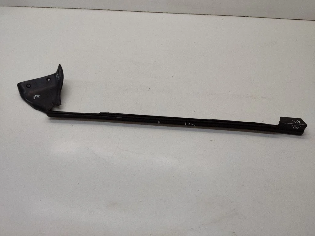Rubber seal front coupe door window