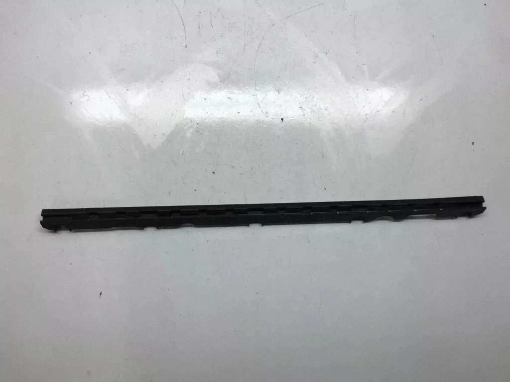 Esiukse tihend (ukse pool) – Audi A6 Allroad C6 (2006-2011)