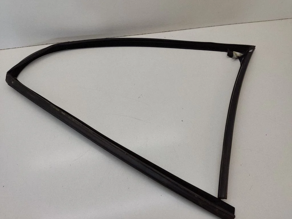 Esiukse tihend (ukse pool) – BMW 5-seeria F10 F11 (2009-2016)